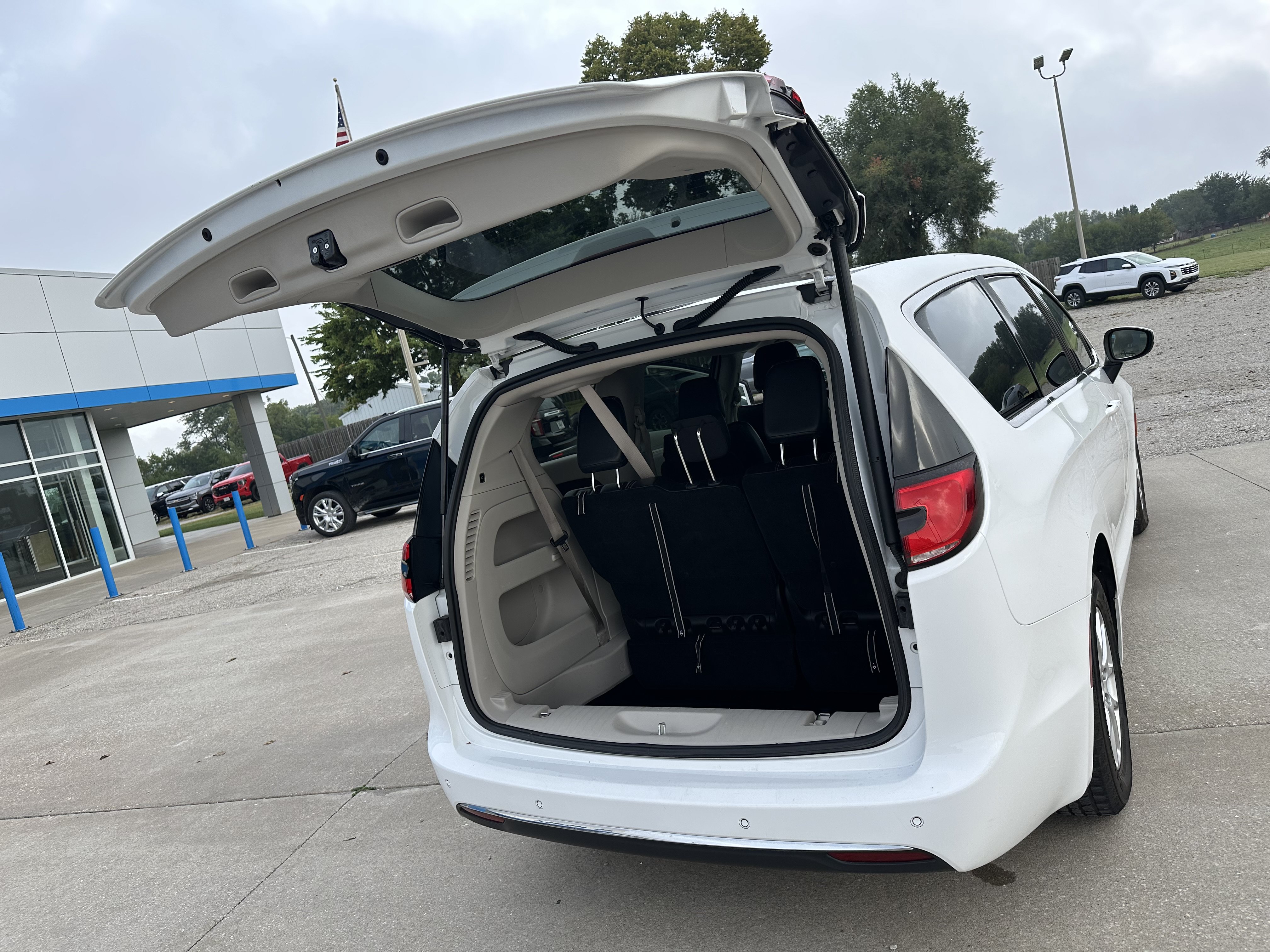 Used 2023 Chrysler Pacifica Touring-L FWD image 29