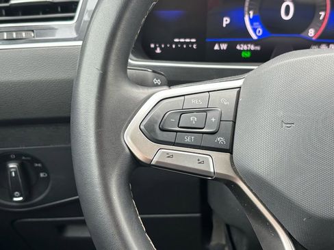 Used 2024 Volkswagen Tiguan SE image 17