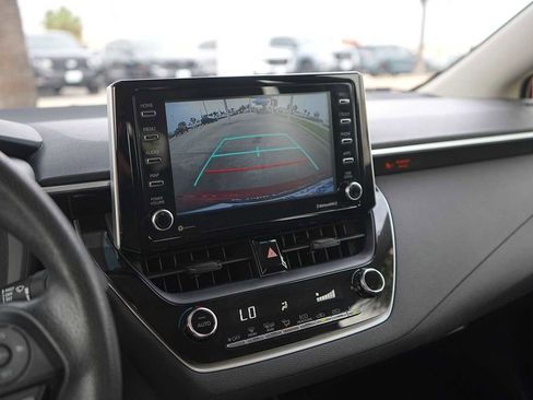 Used 2021 Toyota Corolla LE FWD image 25