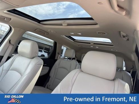 Used 2021 Buick Enclave Premium w/ Sun and Sites Package AWD/4WD image 16