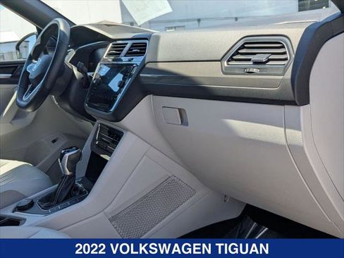 Certified 2022 Volkswagen Tiguan SE R-Line AWD/4WD image 23