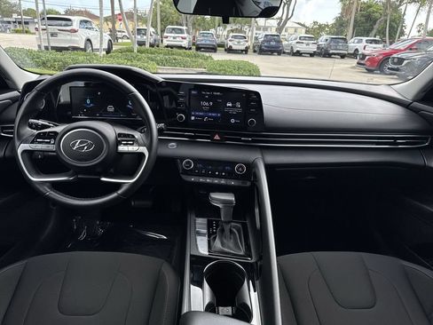 Used 2021 Hyundai Elantra SEL w/ Convenience + Premium Package FWD image 14
