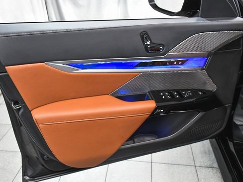 Used 2025 BMW 760i xDrive image 9