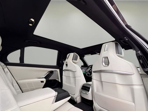 Used 2023 BMW 740i 740i w/ Parking Assistance Package image 23