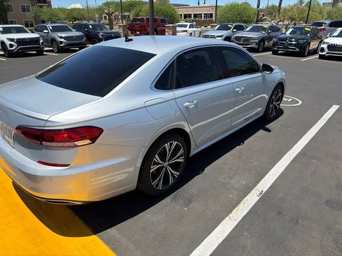 Used 2020 Volkswagen Passat 2.0T SEL FWD image 5