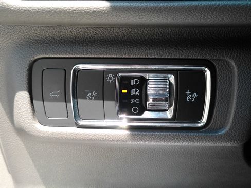 Used 2020 Lincoln Corsair AWD w/ Equipment Group 101A image 22