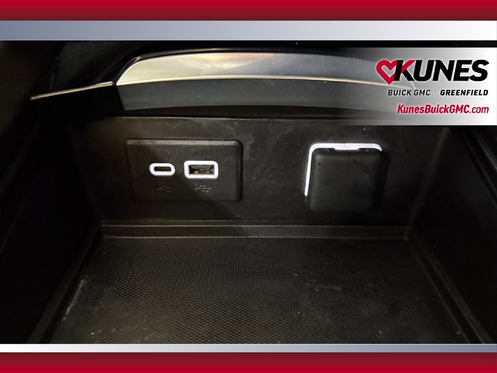 Used 2023 Buick Envision Essence FWD image 31
