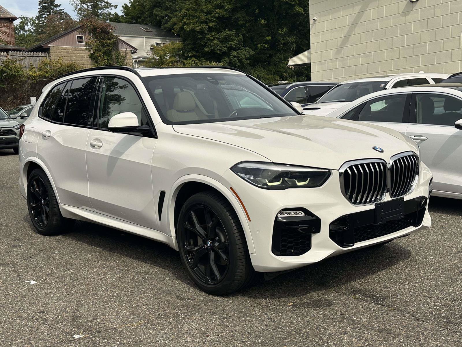 Used 2019 BMW X5 xDrive40i w/ M Sport Package AWD/4WD image 1
