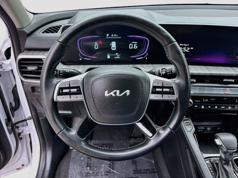 Used 2025 Kia Telluride EX w/ EX Captain's Chair Package FWD image 11