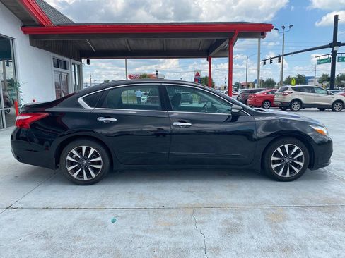 Used 2017 Nissan Altima 2.5 SV w/ Convenience Package FWD image 6