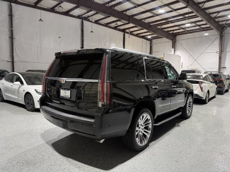 Used 2018 Cadillac Escalade Premium Luxury w/ LPO, Radiant Package AWD/4WD image 8