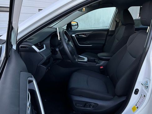 Used 2025 Toyota RAV4 XLE image 10