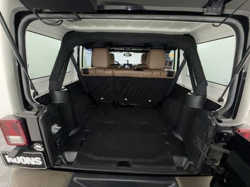 Used 2016 Jeep Wrangler Unlimited Sahara image 24