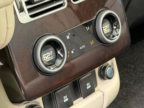 Used 2019 Land Rover Range Rover HSE image 17