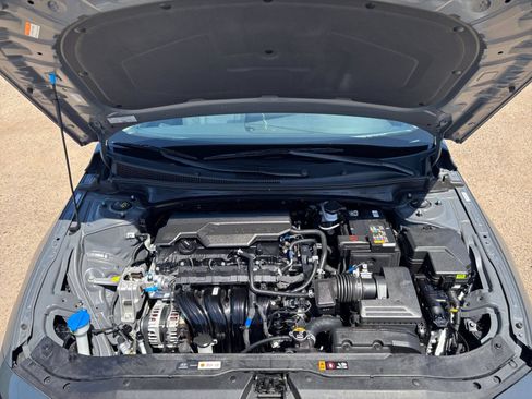 Used 2025 Hyundai Elantra Limited FWD image 34