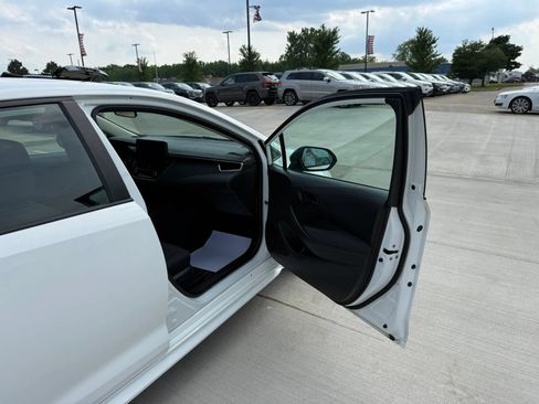 Used 2023 Toyota Corolla LE FWD image 22