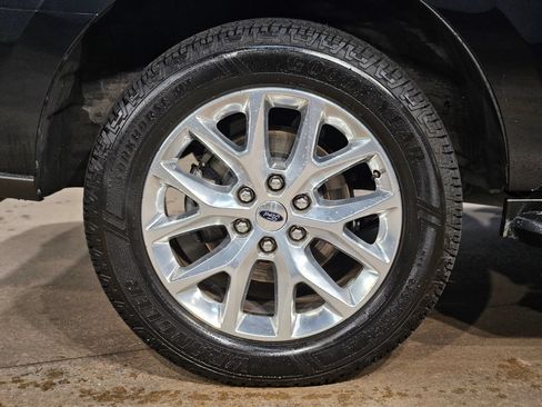 Used 2020 Ford Expedition XLT w/ Equipment Group 202A AWD/4WD image 17
