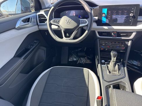 New 2026 Volkswagen Taos SE FWD image 15