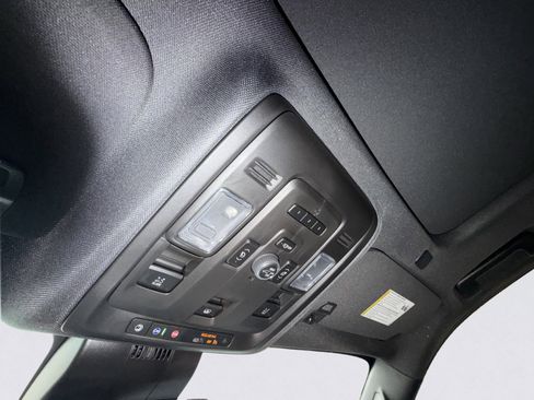 Used 2023 GMC Yukon SLT w/ SLT Premium Package image 31