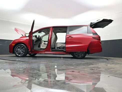 New 2026 Honda Odyssey Touring image 39