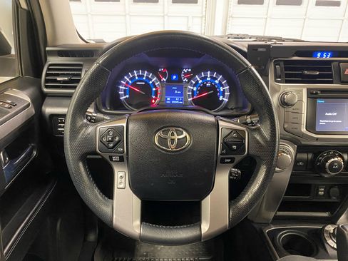 Used 2018 Toyota 4Runner SR5 Premium image 10