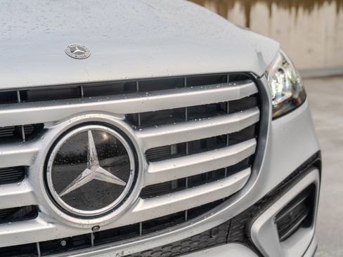 Used 2025 Mercedes-Benz GLS 450 4MATIC image 7