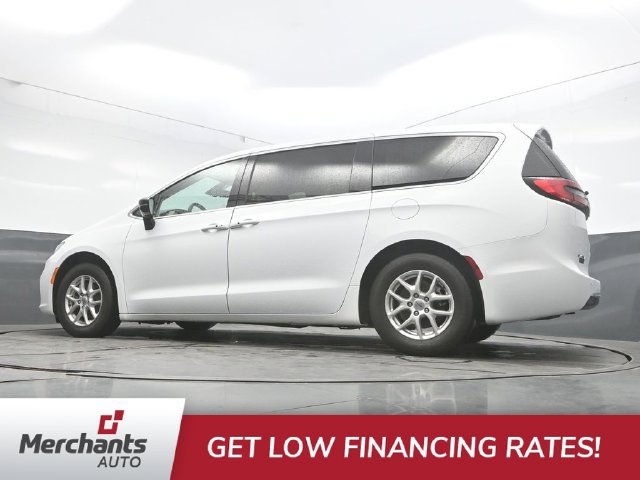 Used 2024 Chrysler Pacifica Touring-L FWD image 34