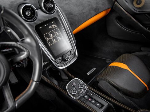 Used 2016 McLaren 570S Coupe RWD image 38