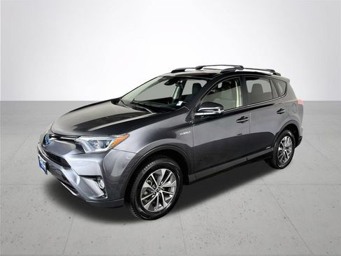 Used 2017 Toyota RAV4 XLE w/ All Weather Liner Package AWD/4WD image 2