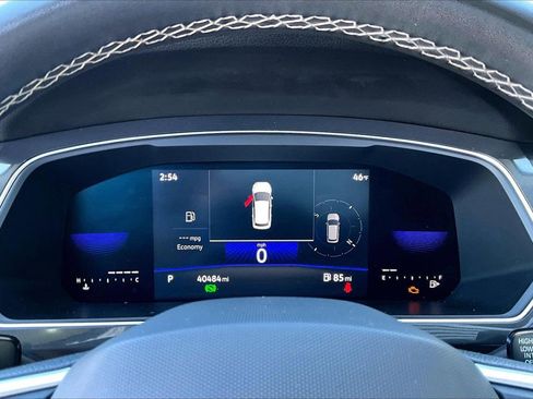 Used 2022 Volkswagen Tiguan SE w/ Panoramic Sunroof Package image 10