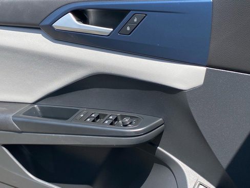 Certified 2023 Volkswagen Taos SE image 19