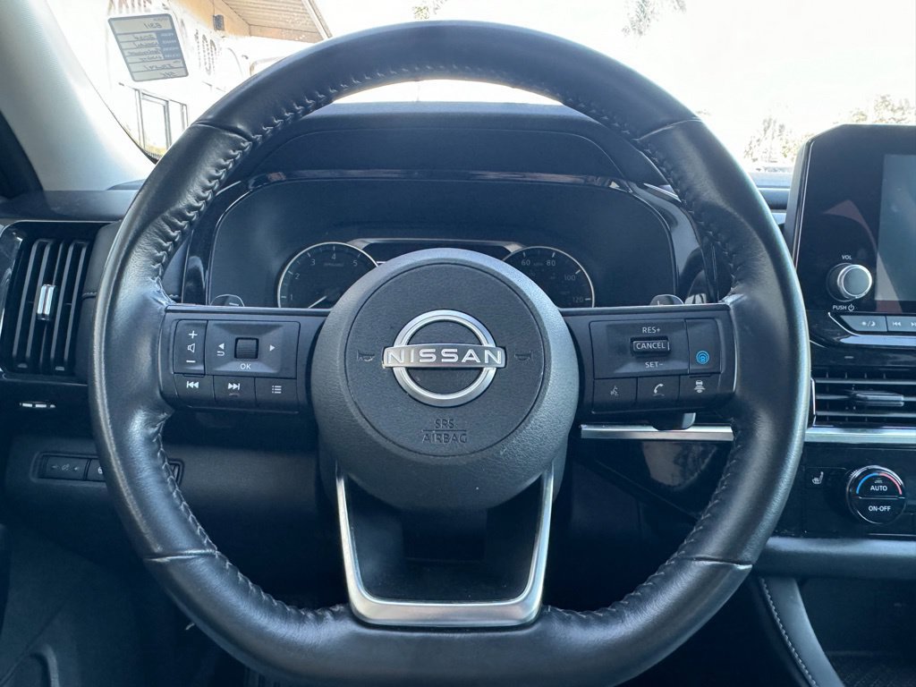 Used 2024 Nissan Pathfinder SV FWD image 11