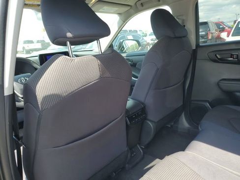 Used 2024 Toyota Highlander LE AWD/4WD image 30