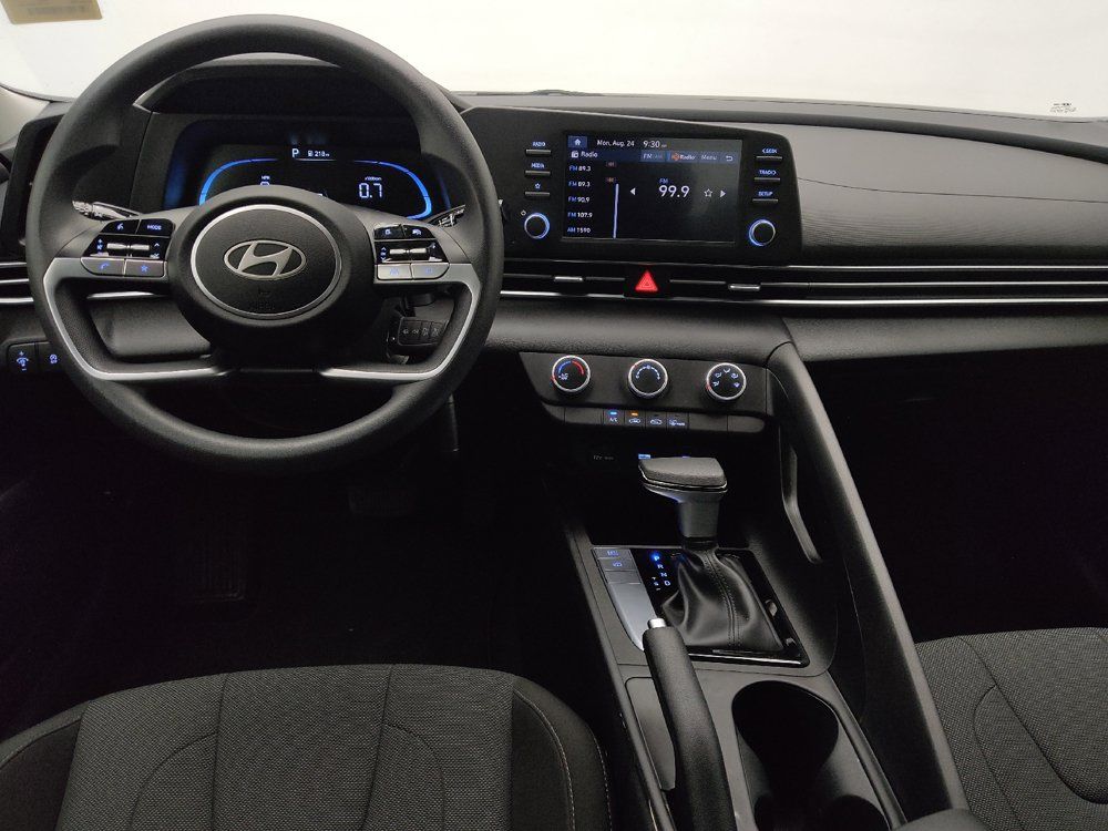 Used 2025 Hyundai Elantra SE FWD image 22