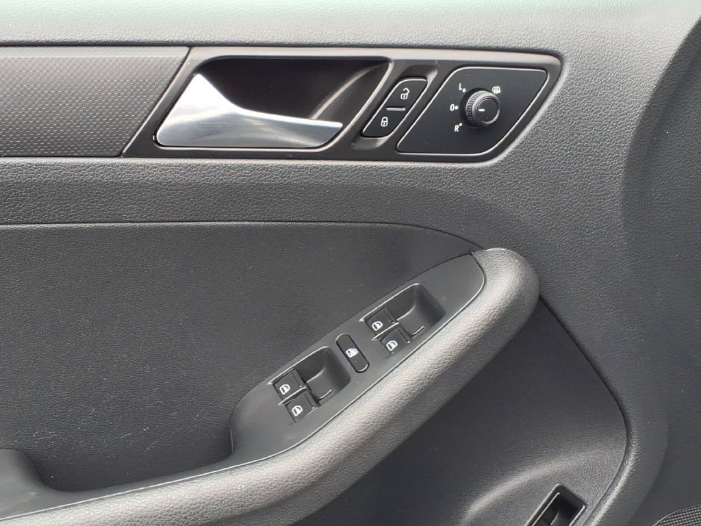 Used 2016 Volkswagen Jetta S FWD image 4