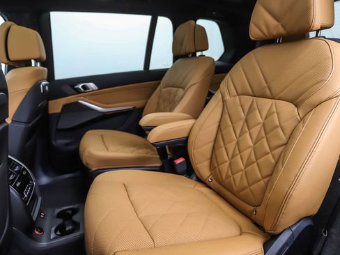 Used 2025 BMW X7 xDrive40i w/ Executive Package image 22