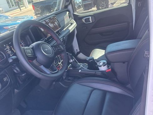 Used 2024 Jeep Wrangler Unlimited Rubicon image 12