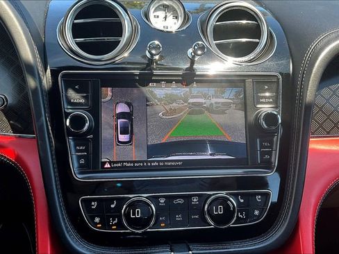 Used 2020 Bentley Bentayga AWD/4WD image 14