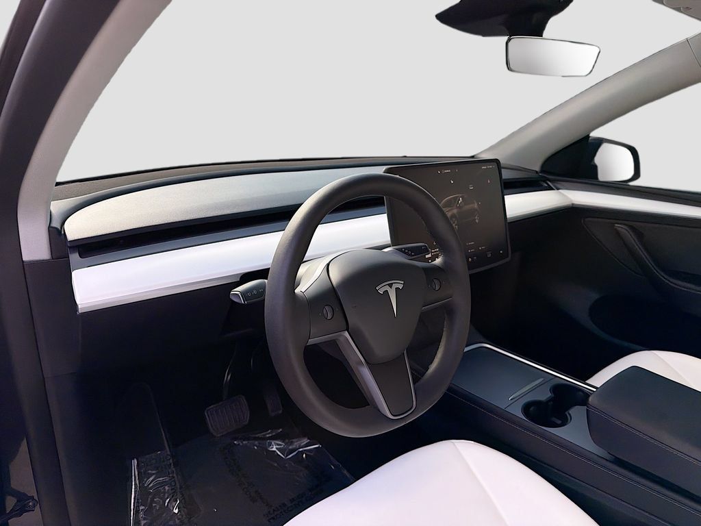 Used 2024 Tesla Model Y Long Range AWD/4WD image 9