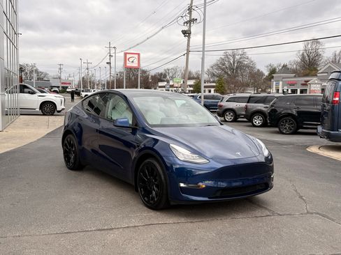Used 2021 Tesla Model Y Long Range image 12