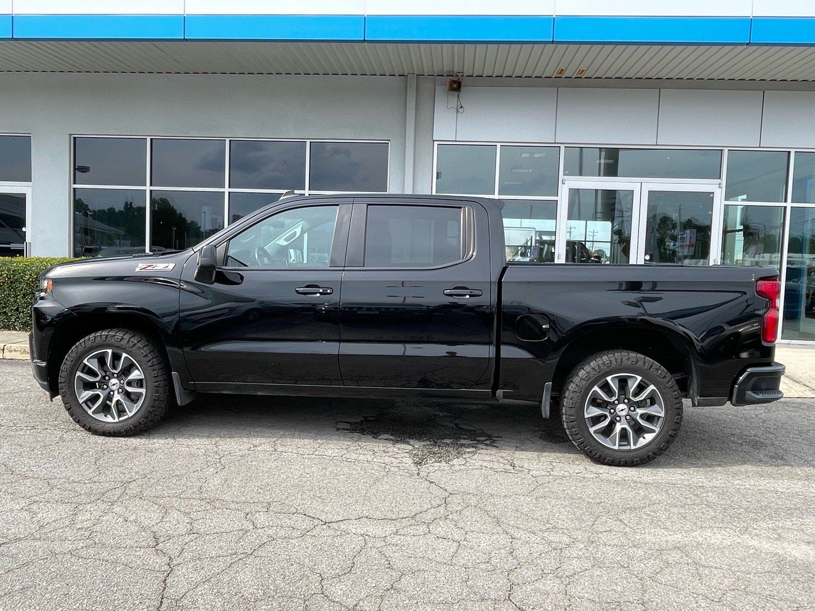 Used 2021 Chevrolet Silverado 1500 RST AWD/4WD image 2