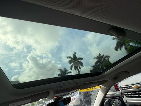 Used 2023 Volkswagen Jetta SE w/ Panoramic Sunroof Package image 10