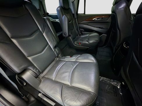Used 2018 Cadillac Escalade Luxury AWD/4WD image 14