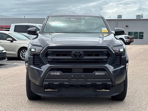Used 2025 Toyota Tacoma SR5 AWD/4WD image 3