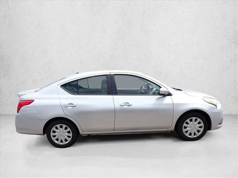 Used 2016 Nissan Versa SV FWD image 4