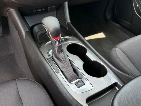 Used 2025 Chevrolet Malibu RS FWD image 17