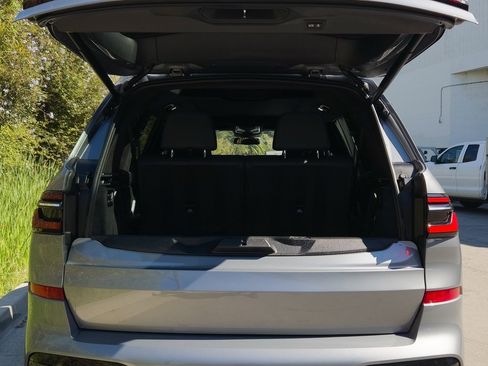 Used 2023 BMW X7 xDrive40i w/ M Sport Package image 23