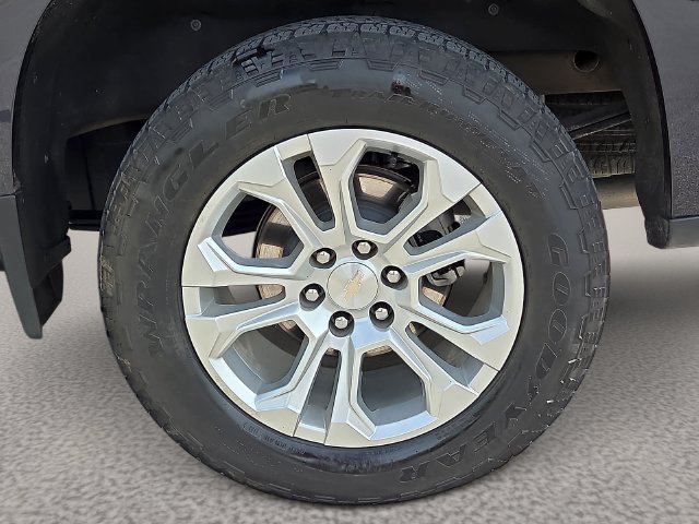 Used 2023 Chevrolet Silverado 1500 LTZ w/ LTZ Premium Package AWD/4WD image 9