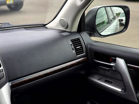 Used 2013 Toyota Land Cruiser AWD/4WD image 23