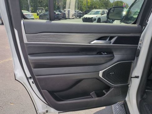 Used 2024 Jeep Wagoneer Series II w/ Flexible Seating Group RWD image 28